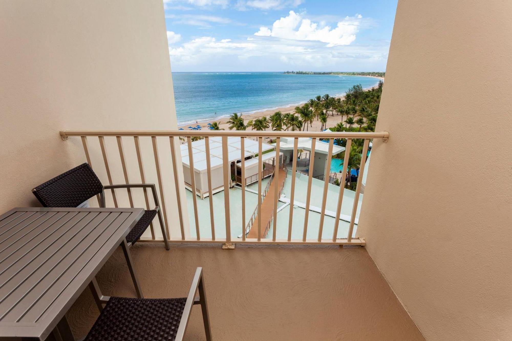 Courtyard By Marriott Isla Verde Beach Resort San Juan Extérieur photo