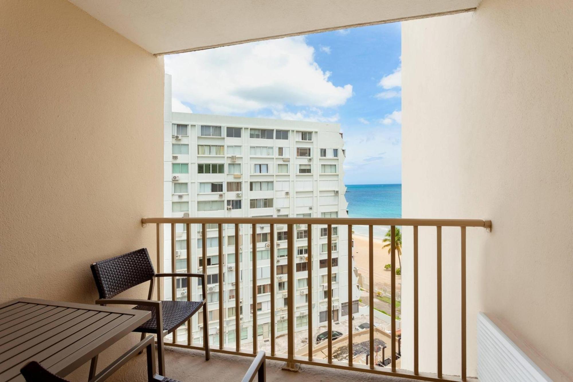 Courtyard By Marriott Isla Verde Beach Resort San Juan Extérieur photo